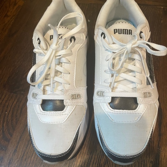 NEW Women’s Puma Sneakers - Picture 2 of 4